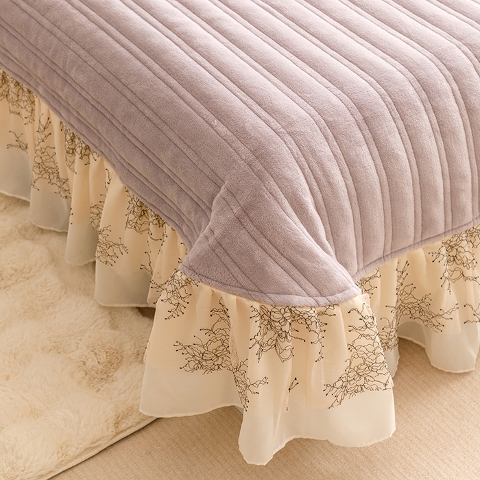 91家纺网 家纺一手货源 找家纺 胜权家纺 2024新款小香风牛奶绒夹棉单品床盖-芭莎系列 芭莎-紫