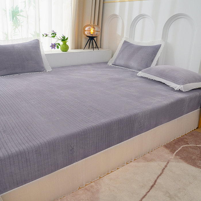 91家纺网 家纺一手货源 找家纺 冬然家纺 2024新款雕花绒榻榻米床盖小麦穗灰紫