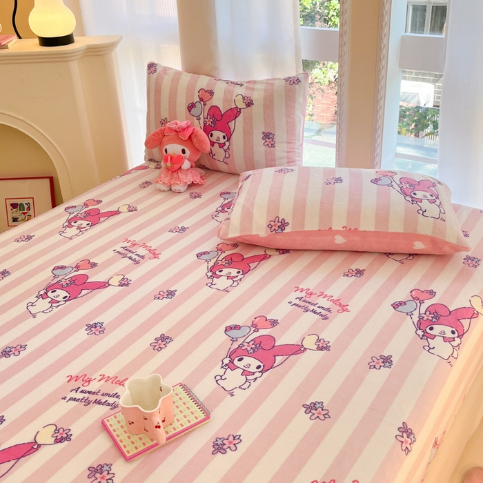 91家纺网 家纺一手货源 找家纺 博雅 2024新款三丽鸥牛奶绒小版床笠系列 牛奶绒小版-气球美乐蒂