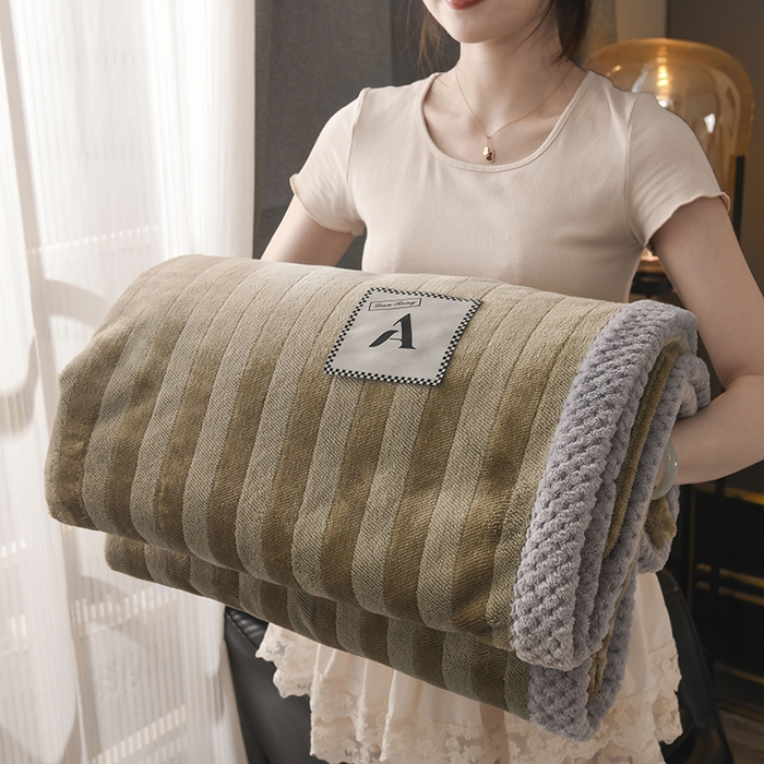 91家纺网 家纺一手货源 找家纺 恋绒家纺 2025新款双面绒休闲毛毯多功能毛毯牛奶绒毯子法莱绒盖毯 彩贝绒-松绿