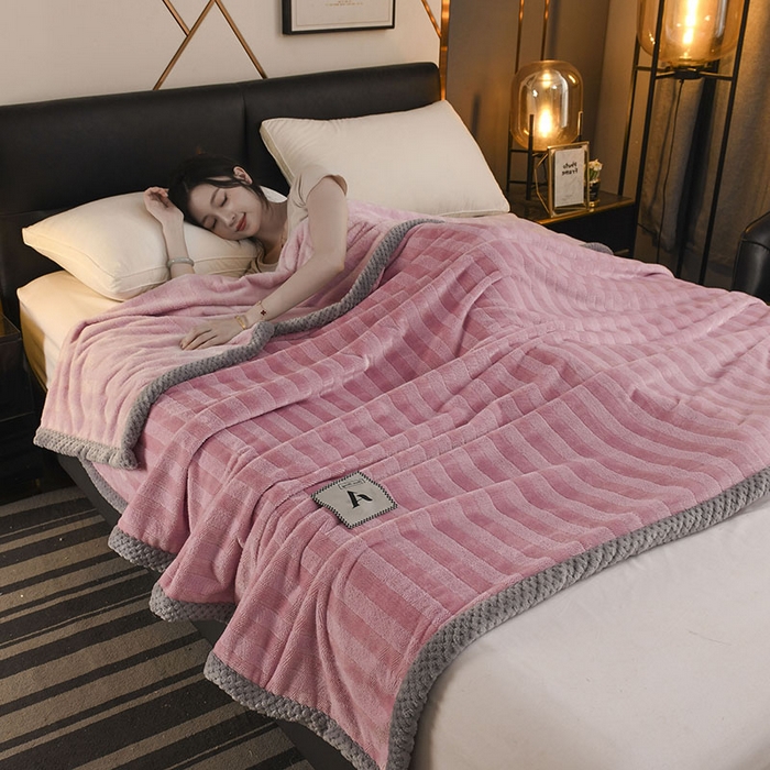 91家纺网 家纺一手货源 找家纺 恋绒家纺 2025新款双面绒休闲毛毯多功能毛毯牛奶绒毯子法莱绒盖毯 彩贝绒-淡粉