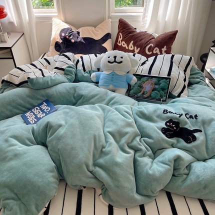 桃喜 2024新款牛奶绒卡通数码印花绣标四件套 美拉德小黑猫