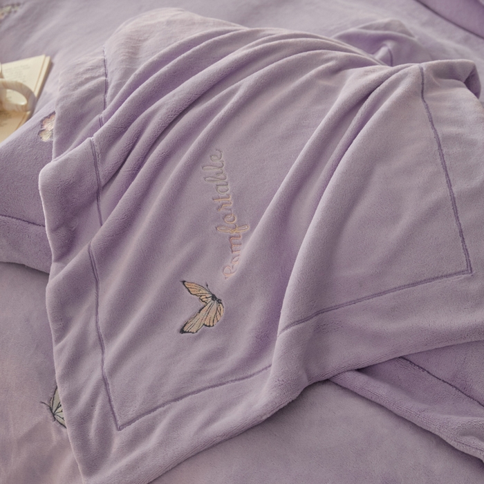 91家纺网 家纺一手货源 找家纺 新方向 2025新款全消光A类刺绣牛奶绒四件套-悦动 悦动-莫奈紫