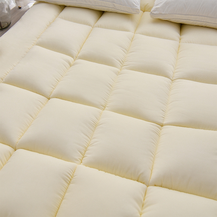 91家纺网 家纺一手货源 找家纺 预言家纺 2024新款3D磨毛羽丝绒羊羔绒床垫 米黄