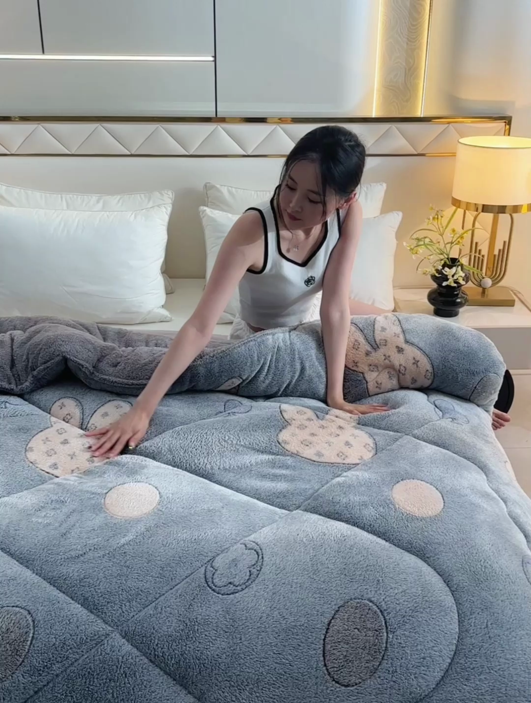 91家纺网 家纺一手货源 找家纺 南北家居 2024新款AB版雪花绒羊羔绒冬被被子被芯 比心兔兔