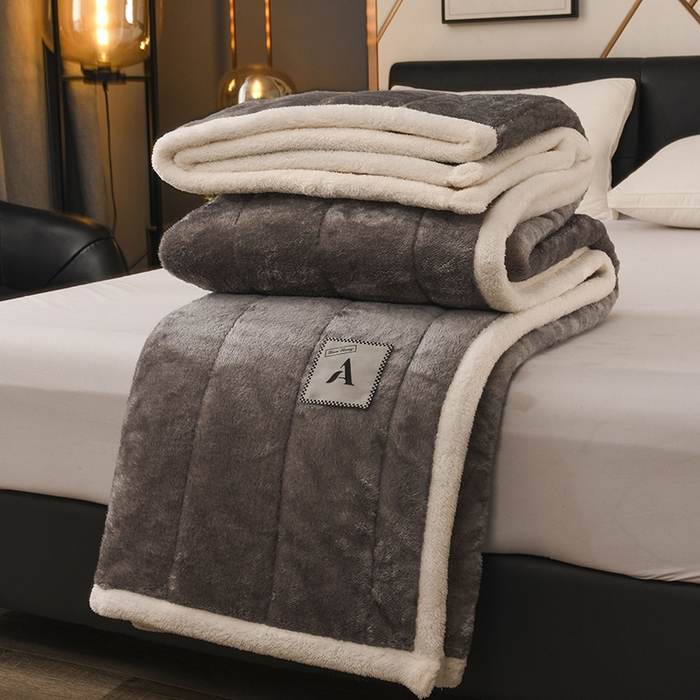 91家纺网 家纺一手货源 找家纺 恋绒家纺 2025新款加厚三层毛毯被牛奶绒复合毯子夹棉盖毯午睡毯子法莱绒毛毯 （亲肤绒-）-深灰
