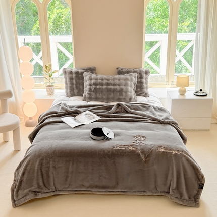 悦织湾家纺 2025新款轻奢仿兔毛绒仿裘皮仿皮草绣花毛毯 玫瑰情深-灰