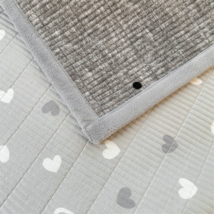 91家纺网 家纺一手货源 找家纺 梵朴 2024新款牛奶绒直角包边床盖 波点灰