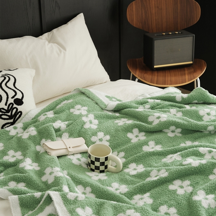 91家纺网 家纺一手货源 找家纺 暖绵绵家纺 2025新款半边绒清新甜美碎花多功能毯-普利朵 普利朵-绿色