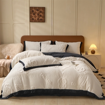 91家纺网 家纺一手货源 找家纺 （总）DC 2025新款B类雕花牛奶绒四件套-艾拉