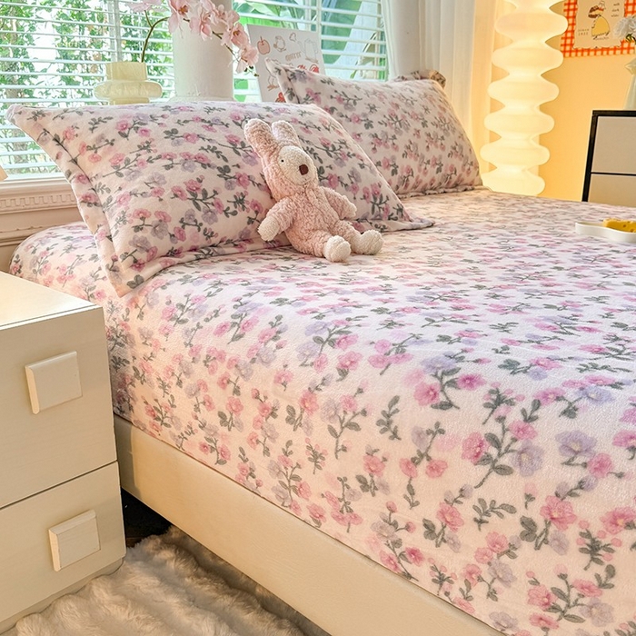 91家纺网 家纺一手货源 找家纺 妖妖家纺 2024新款200克牛奶绒单床笠 尽相思