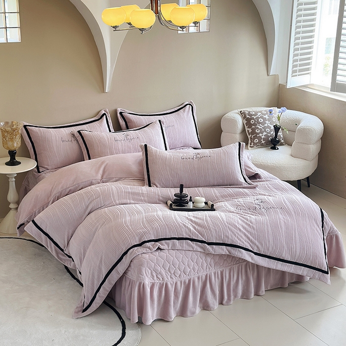 91家纺网 家纺一手货源 找家纺 舒梦琪家纺 2024新款雕花绒刺绣床盖款四件套 高山流水紫