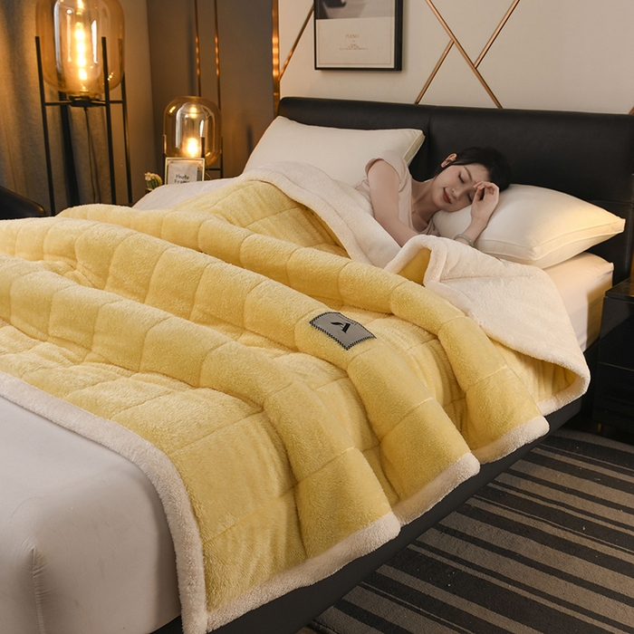 91家纺网 家纺一手货源 找家纺 恋绒家纺 2025新款加厚三层毛毯被牛奶绒复合毯子夹棉盖毯午睡毯子法莱绒毛毯 （亲肤绒-）-米黄