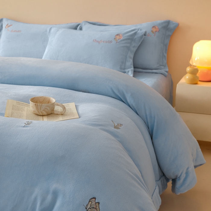 91家纺网 家纺一手货源 找家纺 新方向 2025新款全消光A类刺绣牛奶绒四件套-悦动 悦动-以太兰