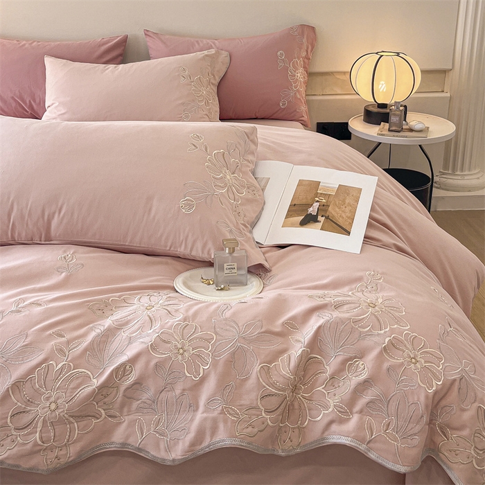 91家纺网 家纺一手货源 找家纺 艾莱家纺 2024新款A类新疆长绒棉加厚柔顺磨毛四件套-烂漫花开（风格二） 花开烂漫-玉豆沙