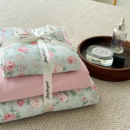 91家纺网 家纺一手货源 找家纺 （总）一比一家纺 2025新款全棉母婴级抗菌有氧全棉双层纱亲肤全棉小清新印花三件套四件套