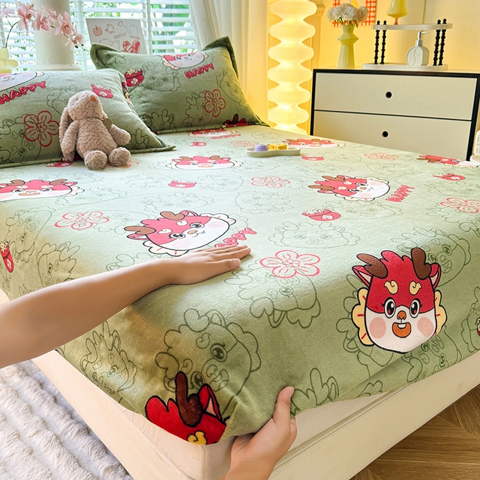 91家纺网 家纺一手货源 找家纺 妖妖家纺 2024新款200克牛奶绒单床笠 开心龙龙