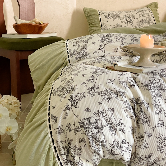 91家纺网 家纺一手货源 找家纺 一左一右 2024秋冬新款法式风复古印花褶皱花边保暖加厚高克重全消光牛奶绒四件套（提供买家秀） 复古绿