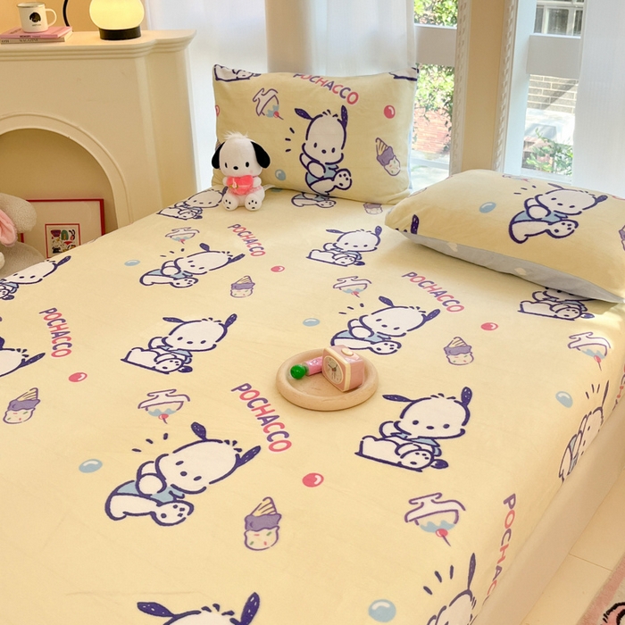 91家纺网 家纺一手货源 找家纺 博雅 2024新款三丽鸥牛奶绒小版床笠系列 牛奶绒小版-冰淇淋帕恰狗