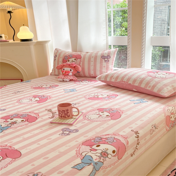 91家纺网 家纺一手货源 找家纺 博雅 2024新款三丽鸥牛奶绒小版床笠系列 牛奶绒小版-甜甜美乐蒂