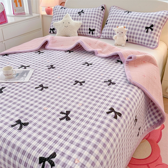 91家纺网 家纺一手货源 找家纺 梵朴 2024新款牛奶绒直角包边床盖 蝴蝶结紫