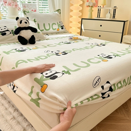 91家纺网 家纺一手货源 找家纺 妖妖家纺 2024新款200克牛奶绒单床笠 开心大熊猫