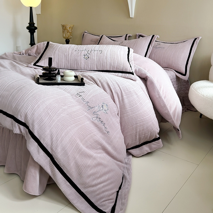 91家纺网 家纺一手货源 找家纺 舒梦琪家纺 2024新款雕花绒刺绣床盖款四件套 高山流水紫