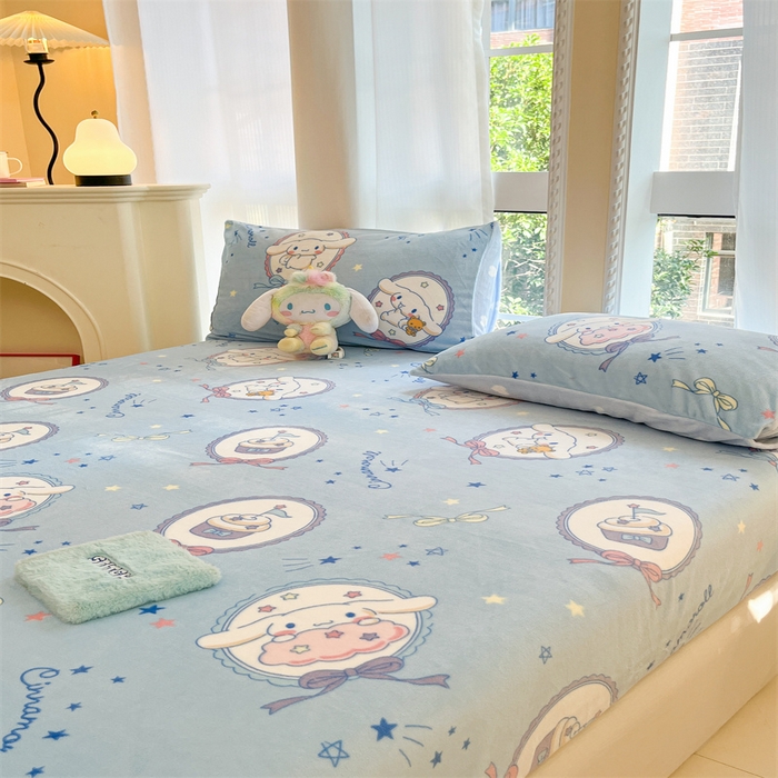 91家纺网 家纺一手货源 找家纺 博雅 2024新款三丽鸥牛奶绒小版床笠系列 牛奶绒小版-蓝色玉桂狗