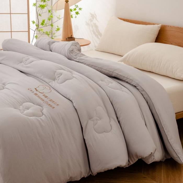 91家纺网 家纺一手货源 找家纺 2025新款A类刺绣新疆棉花被被子被芯 浅灰