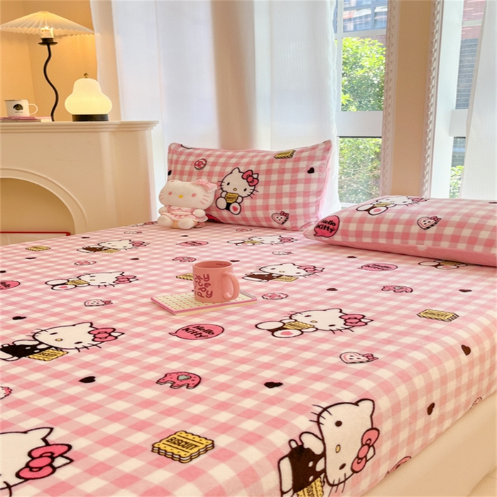 91家纺网 家纺一手货源 找家纺 博雅 2024新款三丽鸥牛奶绒小版床笠系列 牛奶绒小版-饼干KT猫