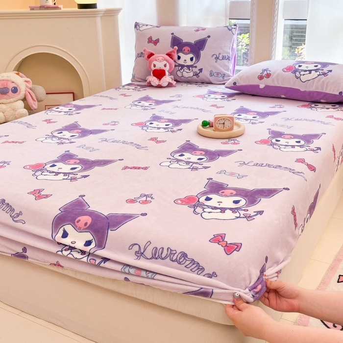 91家纺网 家纺一手货源 找家纺 博雅 2024新款三丽鸥牛奶绒小版床笠系列 牛奶绒小版-新紫色库洛米