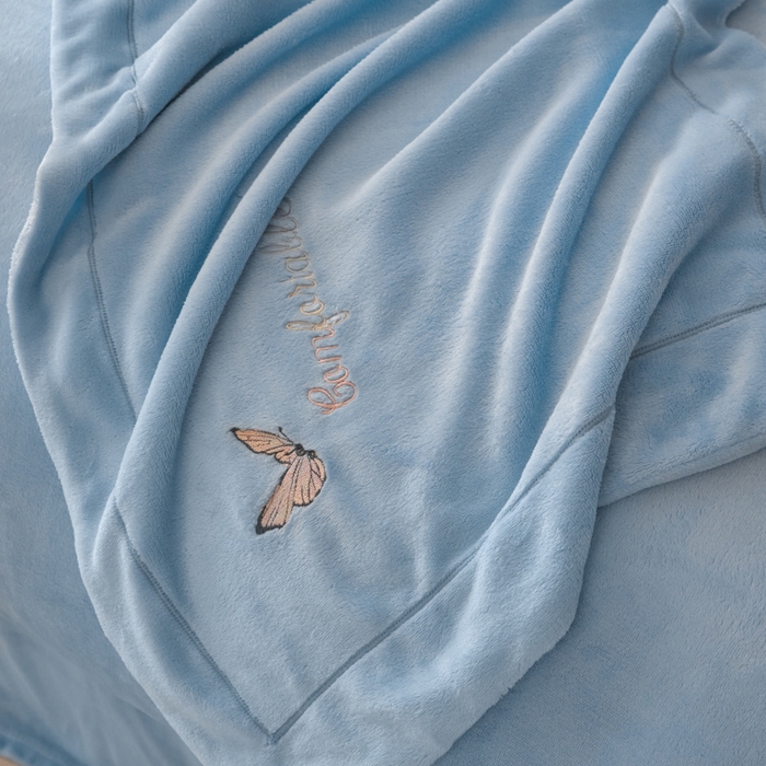 91家纺网 家纺一手货源 找家纺 新方向 2025新款全消光A类刺绣牛奶绒四件套-悦动 悦动-以太兰