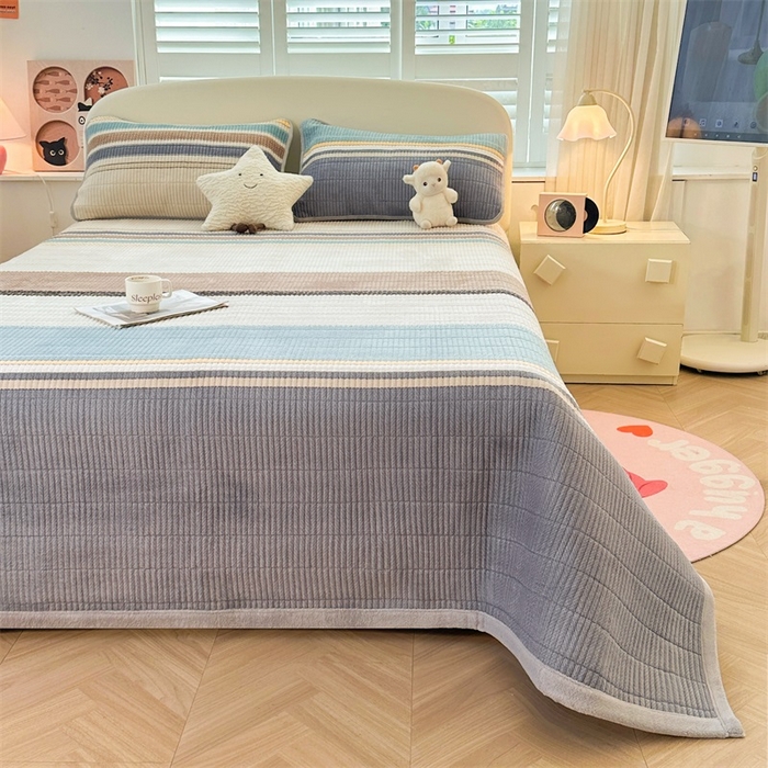 91家纺网 家纺一手货源 找家纺 梵朴 2024新款牛奶绒直角包边床盖 莫兰迪 兰