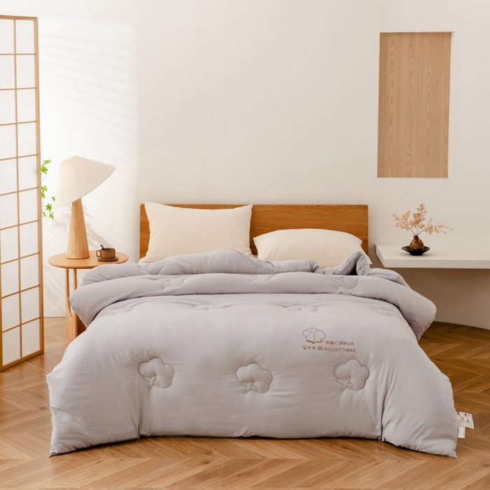 91家纺网 家纺一手货源 找家纺 2025新款A类刺绣新疆棉花被被子被芯 浅灰