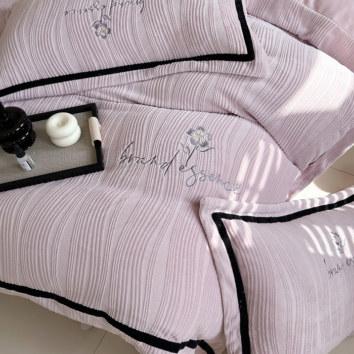 91家纺网 家纺一手货源 找家纺 舒梦琪家纺 2024新款雕花绒刺绣床盖款四件套 高山流水紫