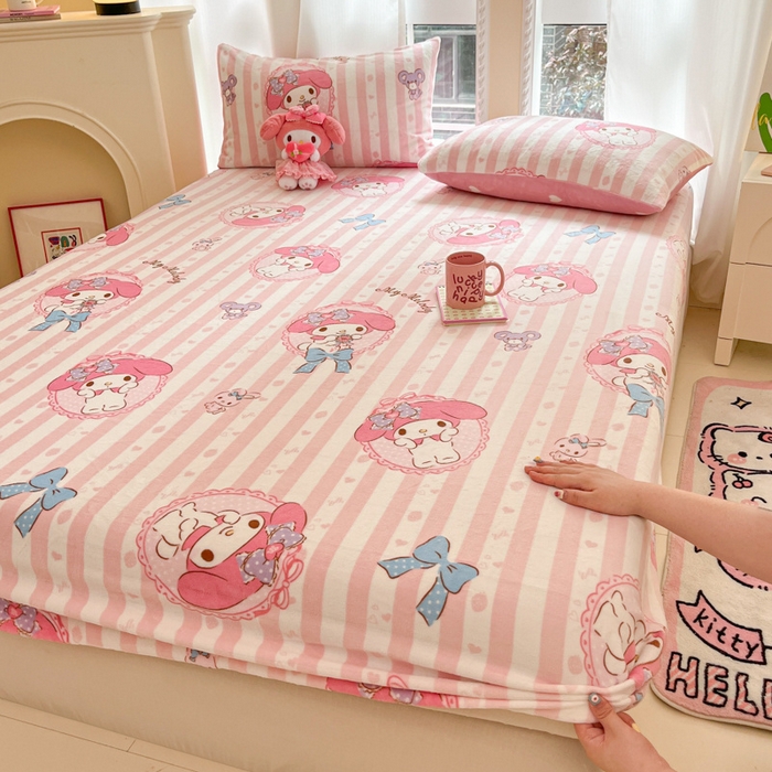 91家纺网 家纺一手货源 找家纺 博雅 2024新款三丽鸥牛奶绒小版床笠系列 牛奶绒小版-甜甜美乐蒂