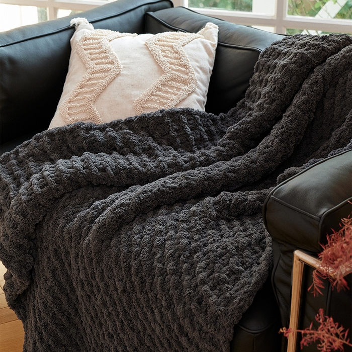 91家纺网 家纺一手货源 找家纺 暖绵绵 2025新款半边绒华夫格软糯针织毯-法格里（最低零售价147） 法格里-深灰色