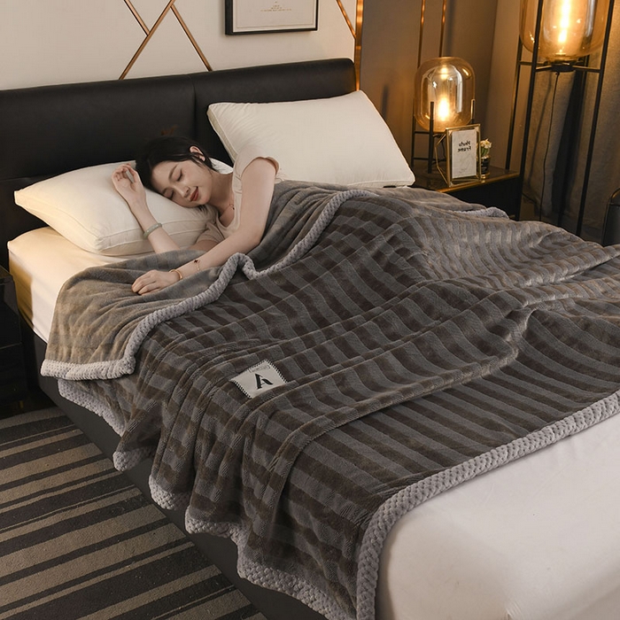 91家纺网 家纺一手货源 找家纺 恋绒家纺 2025新款双面绒休闲毛毯多功能毛毯牛奶绒毯子法莱绒盖毯 彩贝绒-深灰