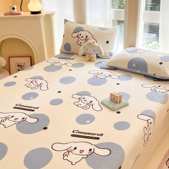 91家纺网 家纺一手货源 找家纺 博雅 2024新款三丽鸥牛奶绒小版床笠系列 牛奶绒小版-波点玉桂狗