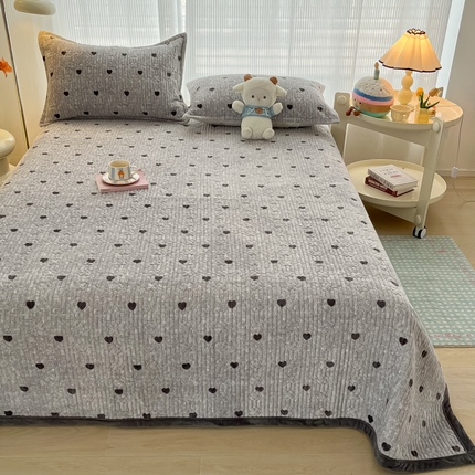 91家纺网 家纺一手货源 找家纺 （总）慕晨 2024新款高克重牛奶绒印花豆豆绒夹棉单品床盖