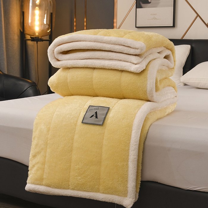 91家纺网 家纺一手货源 找家纺 恋绒家纺 2025新款加厚三层毛毯被牛奶绒复合毯子夹棉盖毯午睡毯子法莱绒毛毯 （亲肤绒-）-米黄