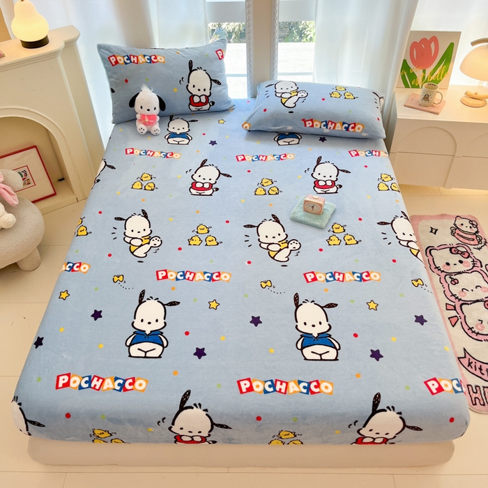 91家纺网 家纺一手货源 找家纺 博雅 2024新款三丽鸥牛奶绒小版床笠系列 牛奶绒小版-活力帕恰狗