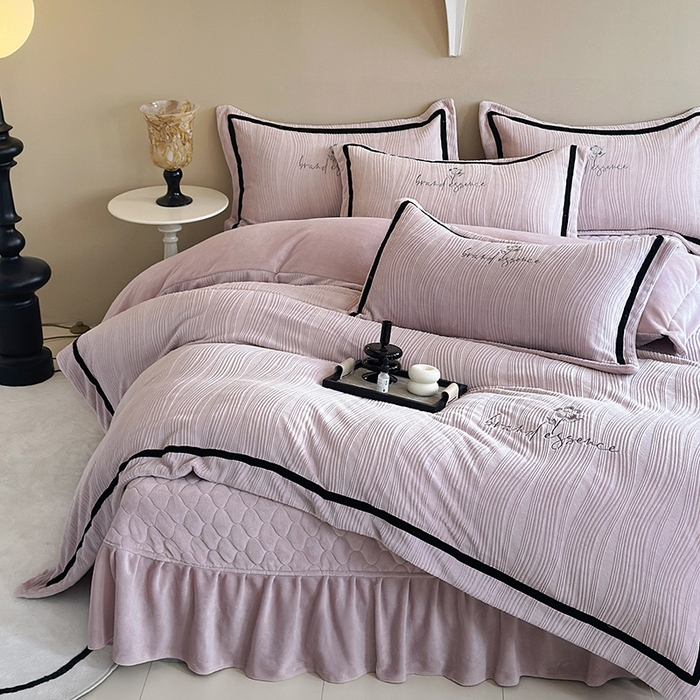 91家纺网 家纺一手货源 找家纺 舒梦琪家纺 2024新款雕花绒刺绣床盖款四件套 高山流水紫