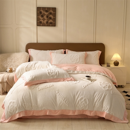 91家纺网 家纺一手货源 找家纺 （总）DC 2025新款B类雕花牛奶绒四件套-艾拉