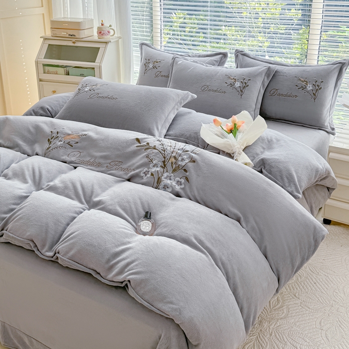 91家纺网 家纺一手货源 找家纺 金米诺 2024新款绣花牛奶绒四件套 麦穗-银灰