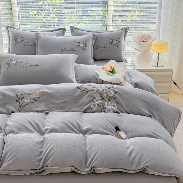 91家纺网 家纺一手货源 找家纺 金米诺 2024新款绣花牛奶绒四件套 麦穗-银灰