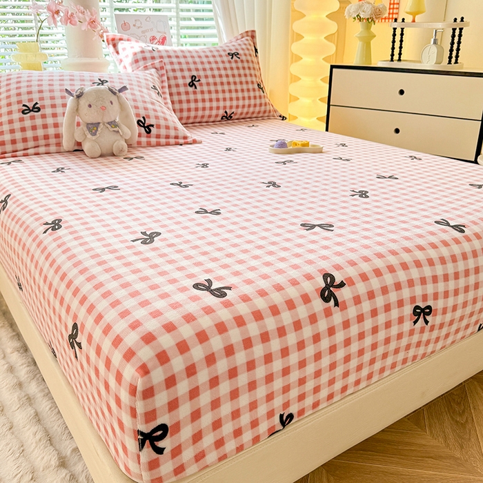 91家纺网 家纺一手货源 找家纺 妖妖家纺 2024新款200克牛奶绒单床笠 格子蝴蝶结-粉