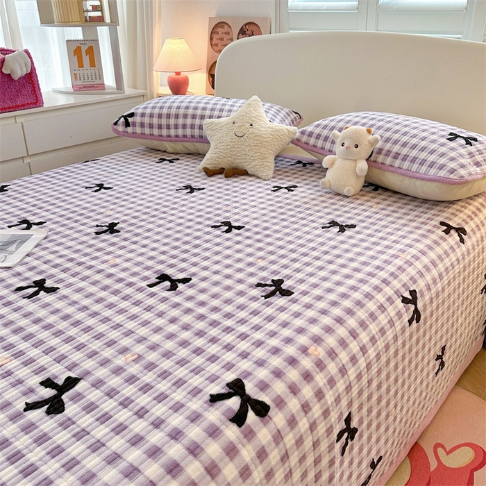 91家纺网 家纺一手货源 找家纺 梵朴 2024新款牛奶绒直角包边床盖 蝴蝶结紫