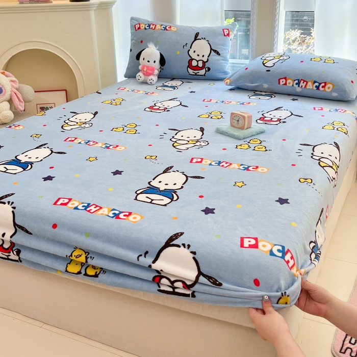 91家纺网 家纺一手货源 找家纺 博雅 2024新款三丽鸥牛奶绒小版床笠系列 牛奶绒小版-活力帕恰狗