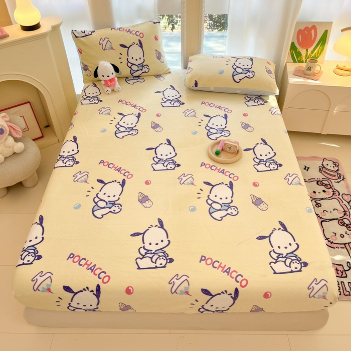 91家纺网 家纺一手货源 找家纺 博雅 2024新款三丽鸥牛奶绒小版床笠系列 牛奶绒小版-冰淇淋帕恰狗